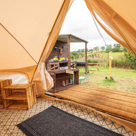 Upper Hulme Roaches Retreat Family Glampsite, Rocky Reach Bell Tent With Outdoor Adventures And Campfire Nights מראה חיצוני תמונה