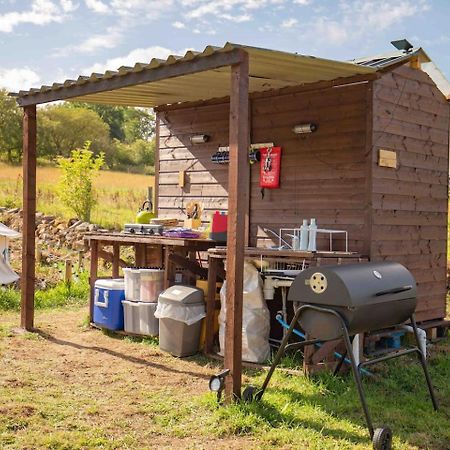 Upper Hulme Roaches Retreat Family Glampsite, Rocky Reach Bell Tent With Outdoor Adventures And Campfire Nights מראה חיצוני תמונה
