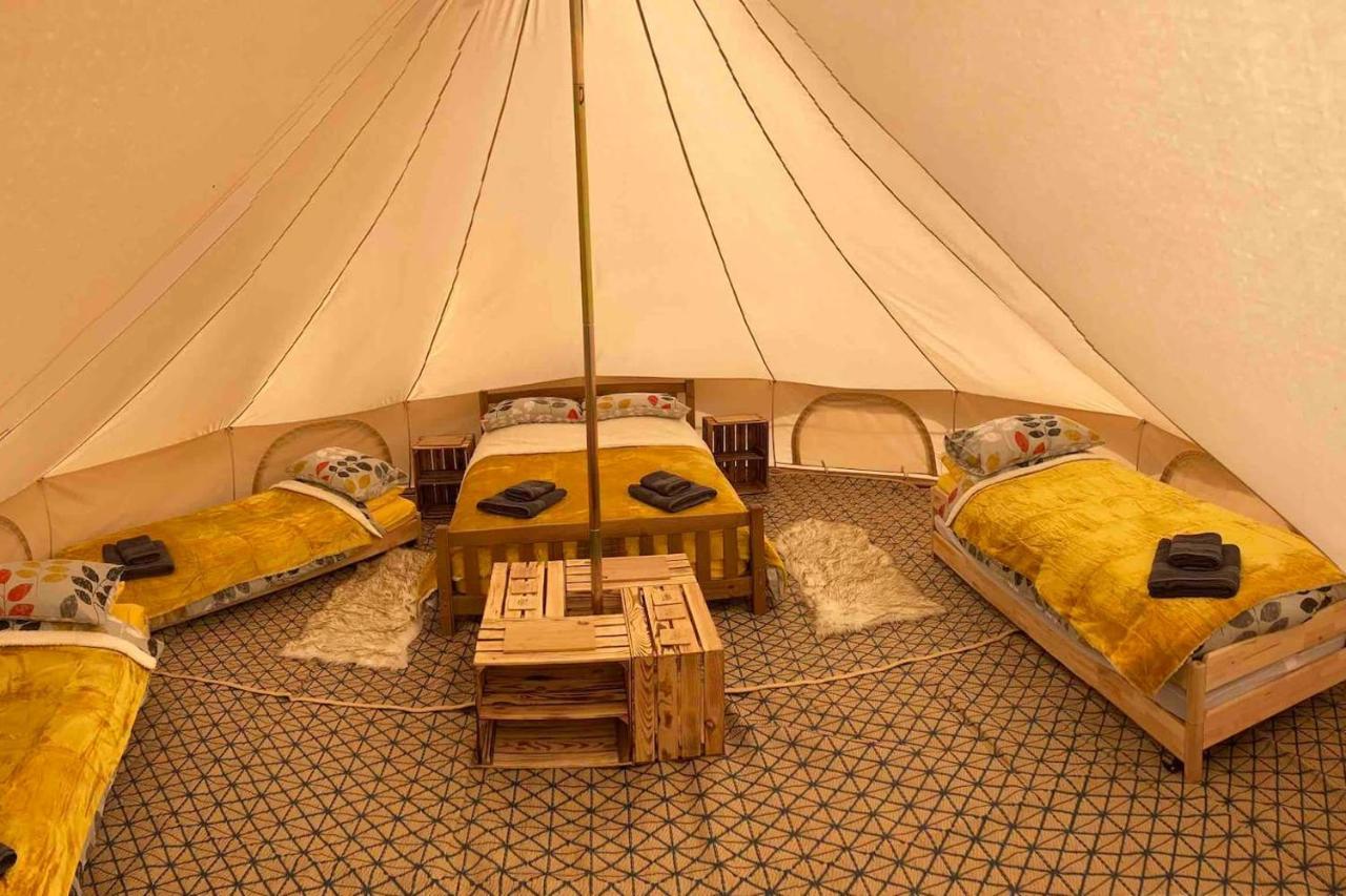 Upper Hulme Roaches Retreat Family Glampsite, Rocky Reach Bell Tent With Outdoor Adventures And Campfire Nights מראה חיצוני תמונה