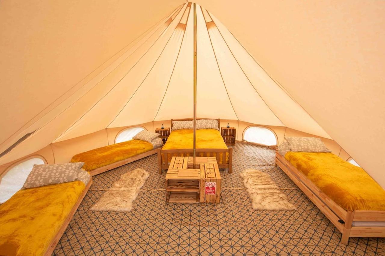Upper Hulme Roaches Retreat Family Glampsite, Rocky Reach Bell Tent With Outdoor Adventures And Campfire Nights מראה חיצוני תמונה