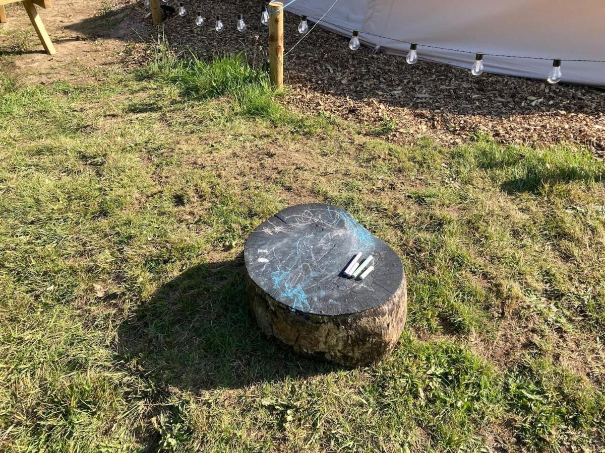 Upper Hulme Roaches Retreat Family Glampsite, Rocky Reach Bell Tent With Outdoor Adventures And Campfire Nights מראה חיצוני תמונה