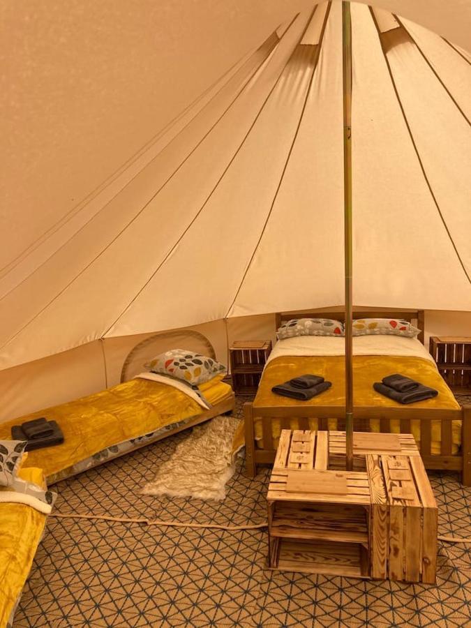 Upper Hulme Roaches Retreat Family Glampsite, Rocky Reach Bell Tent With Outdoor Adventures And Campfire Nights מראה חיצוני תמונה