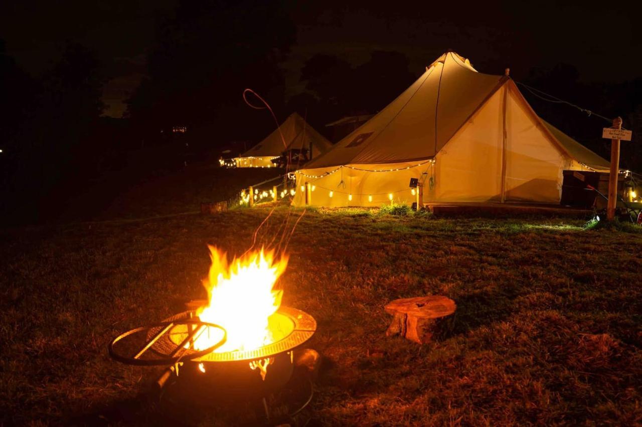 Upper Hulme Roaches Retreat Family Glampsite, Rocky Reach Bell Tent With Outdoor Adventures And Campfire Nights מראה חיצוני תמונה