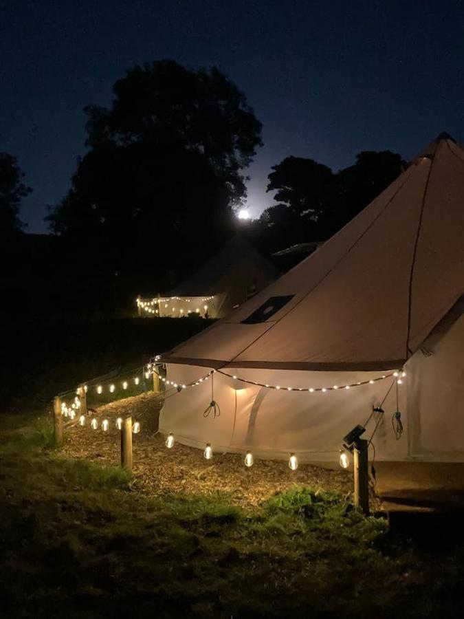 Upper Hulme Roaches Retreat Family Glampsite, Rocky Reach Bell Tent With Outdoor Adventures And Campfire Nights מראה חיצוני תמונה