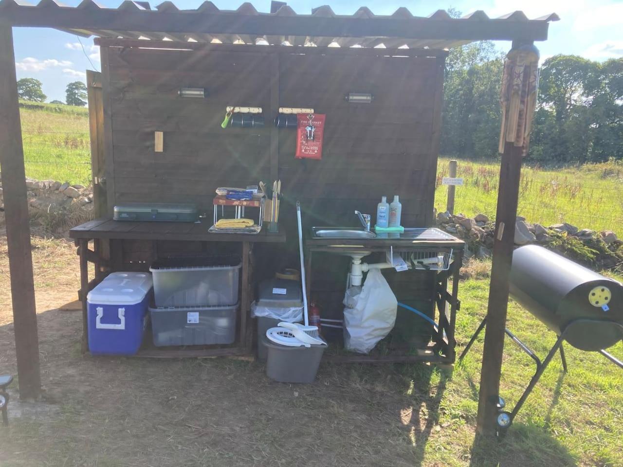 Upper Hulme Roaches Retreat Family Glampsite, Rocky Reach Bell Tent With Outdoor Adventures And Campfire Nights מראה חיצוני תמונה