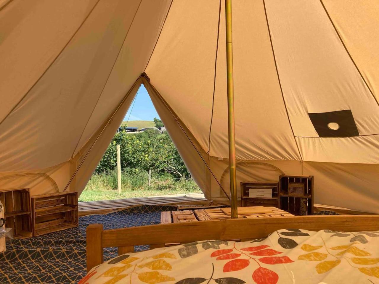 Upper Hulme Roaches Retreat Family Glampsite, Rocky Reach Bell Tent With Outdoor Adventures And Campfire Nights מראה חיצוני תמונה
