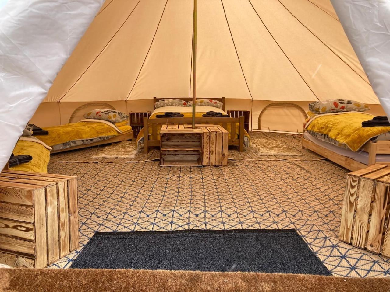 Upper Hulme Roaches Retreat Family Glampsite, Rocky Reach Bell Tent With Outdoor Adventures And Campfire Nights מראה חיצוני תמונה
