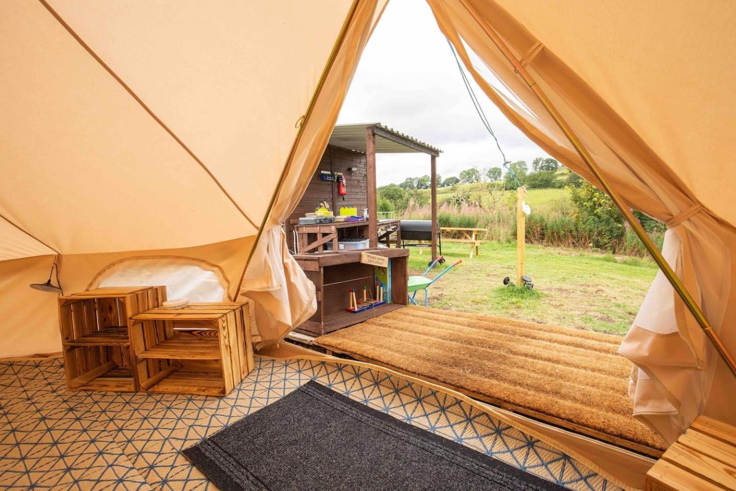 Upper Hulme Roaches Retreat Family Glampsite, Rocky Reach Bell Tent With Outdoor Adventures And Campfire Nights מראה חיצוני תמונה