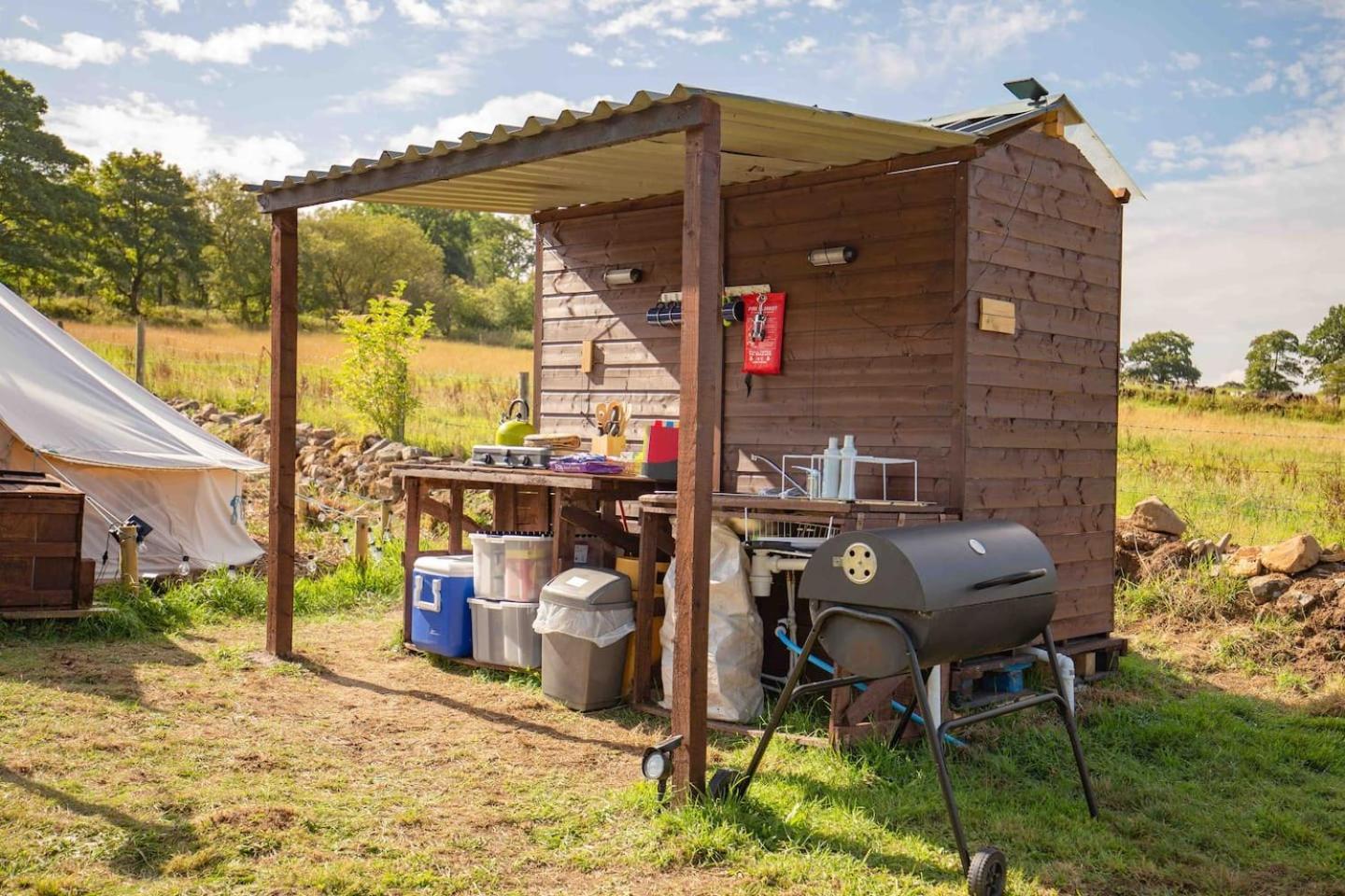 Upper Hulme Roaches Retreat Family Glampsite, Rocky Reach Bell Tent With Outdoor Adventures And Campfire Nights מראה חיצוני תמונה