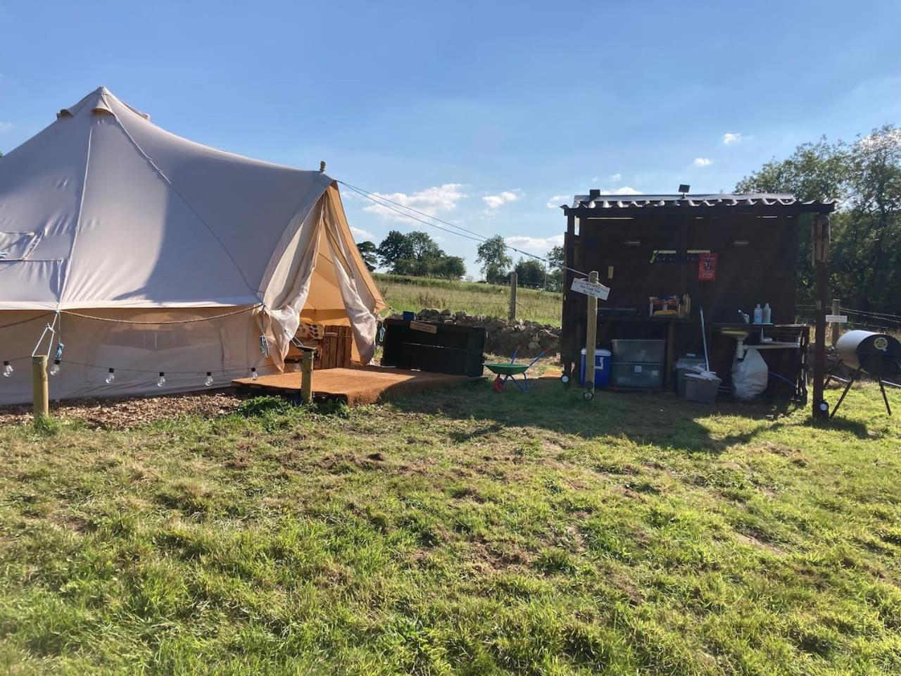 Upper Hulme Roaches Retreat Family Glampsite, Rocky Reach Bell Tent With Outdoor Adventures And Campfire Nights מראה חיצוני תמונה